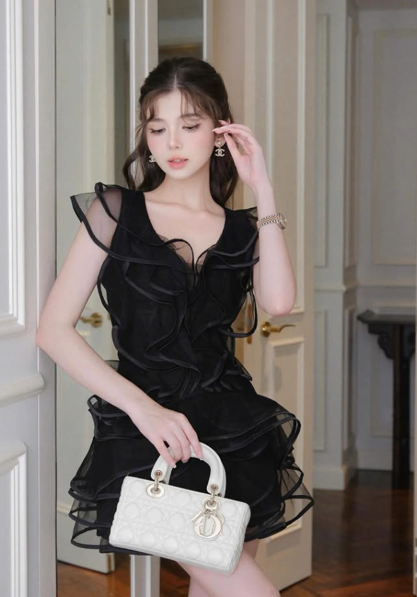 Black A Line V Neck Ruffle Layered Tulle Short Homecoming Dress Outfits HZ1023