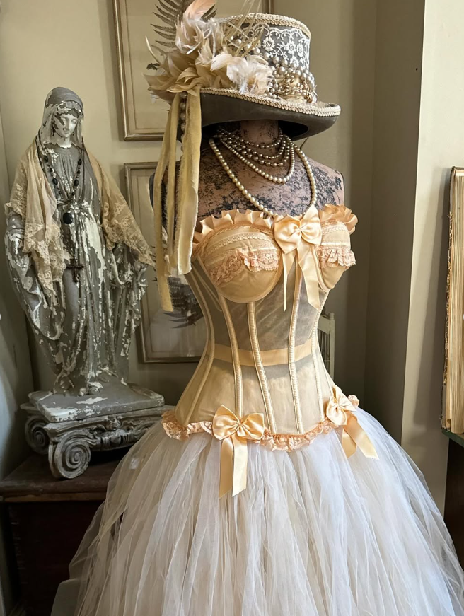 Lolita Ball Gown Strapless Lace Tulle Short Homecoming Dress with Bow HZ1023