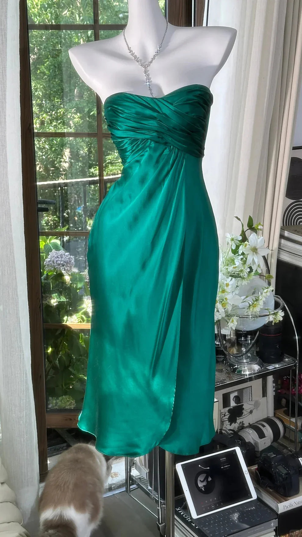 Green Sheath Sweetheart Neck Pleated Satin Short Homecoming Dress Wedding Guest Dress HZ1023