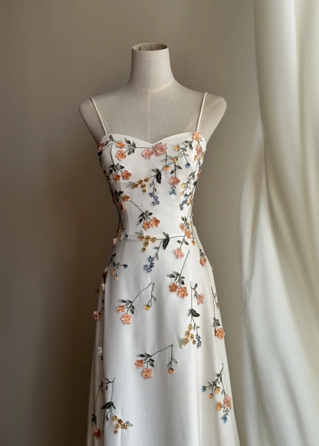 Elegant Floral A Line Spaghetti Strap White Satin Long Prom Dress Formal Dress 16th Birthday Dress HZ1023