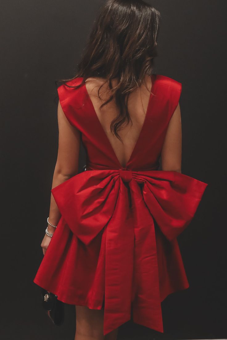 Red Deep V-neck Floral Bow Satin Short Homecoming Dresses HZ1023