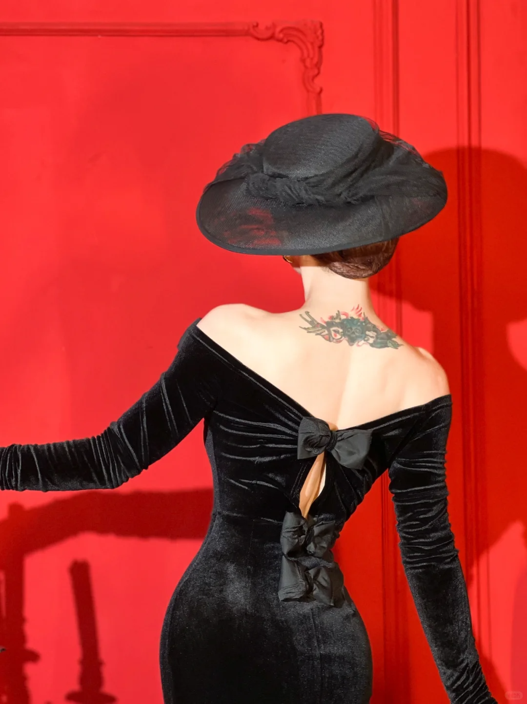 Vintage Sheath Long Sleeve Black Velvet Tea Length Prom Dress Evening Dress with Bow HZ1023