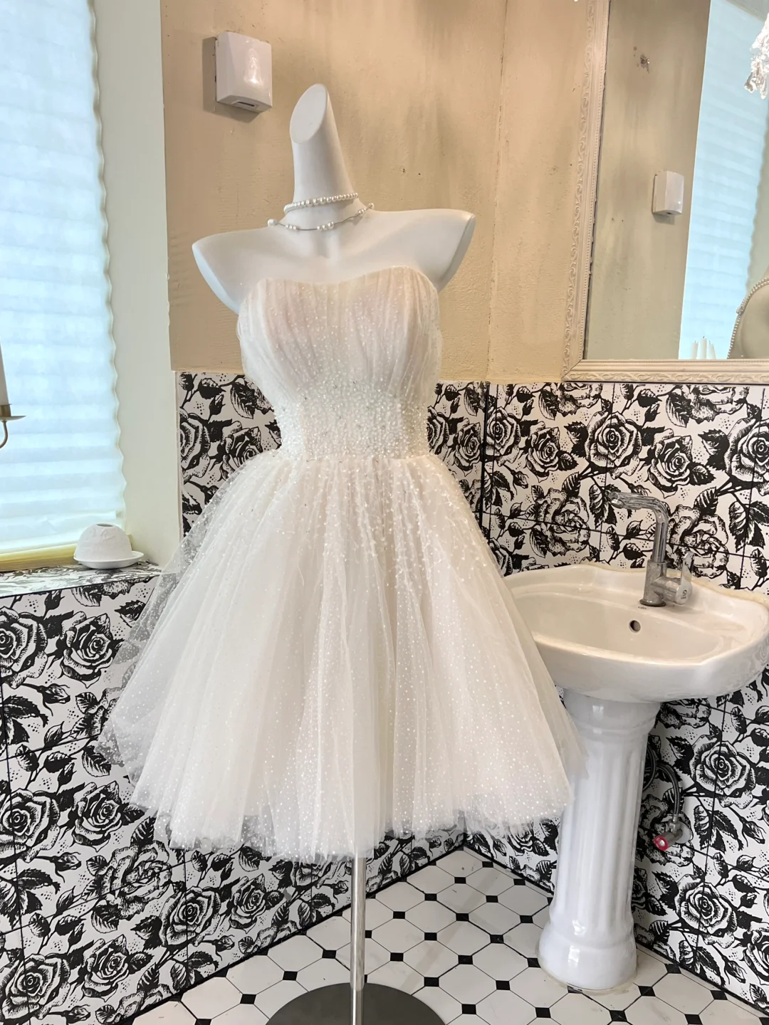 White Ball Gown Sweetheart Neck Beaded Tulle Short Homecoming Dress Birthday Dress HZ1023
