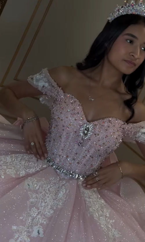 Pink Ball Gown Off the Shoulder Appliques Beaded Tulle Sweet 16 Dress Party Gowns Quinceanera Dresses HZ1023