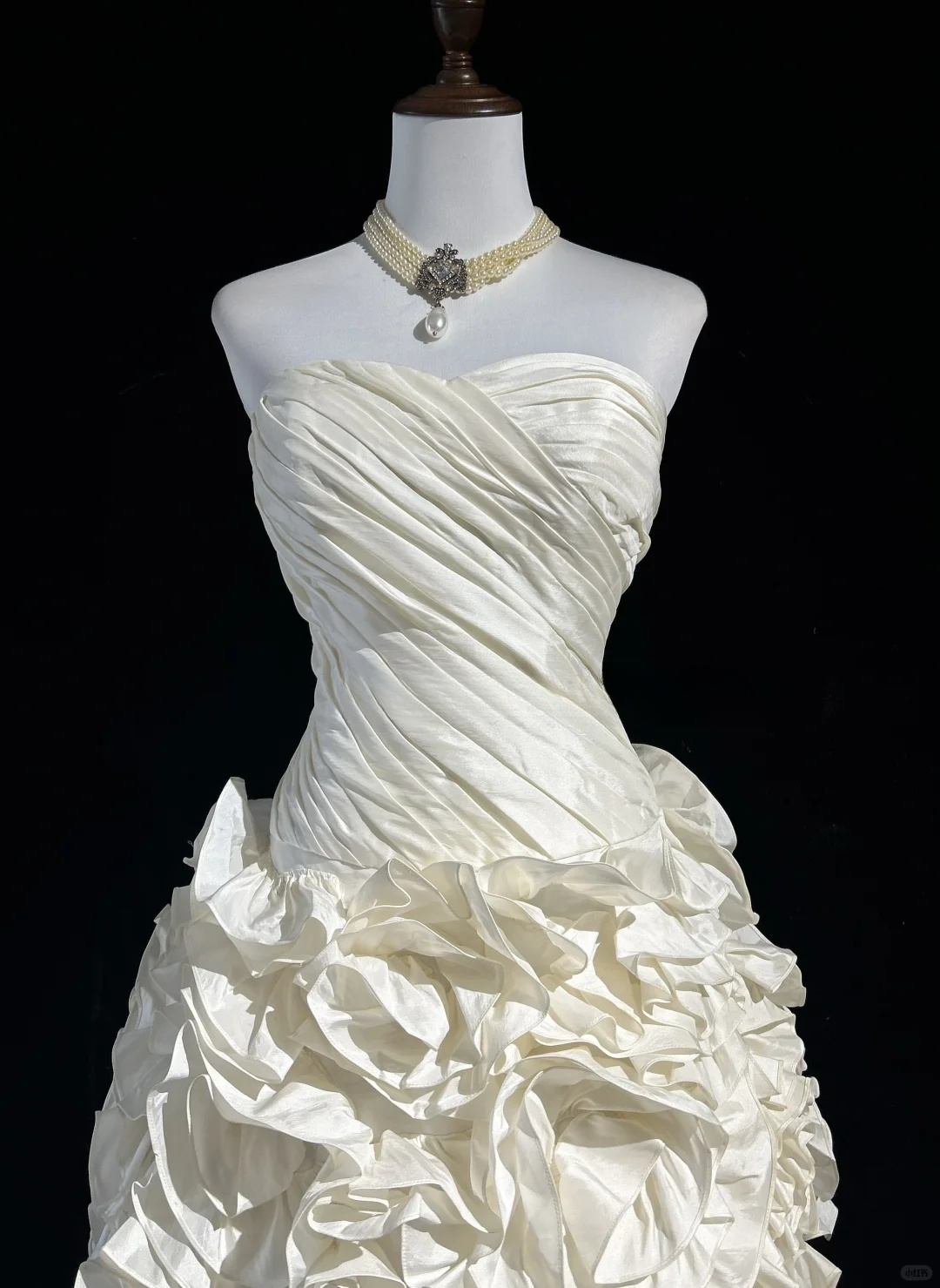 Ivory A Line Sweetheart Neck Pleated Flower Satin Short Homecoming Dress Cocktail Dress HZ1023