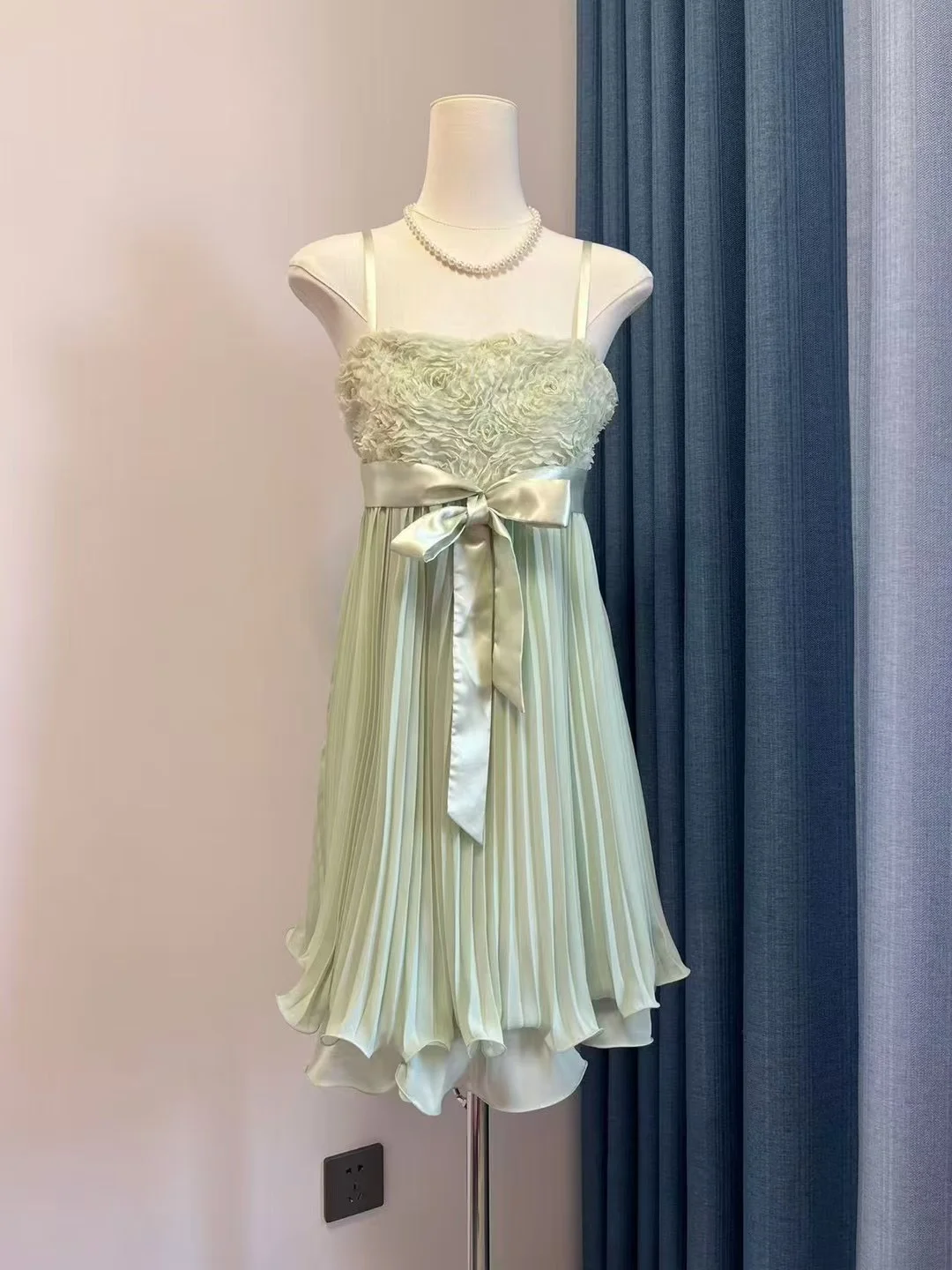 Elegant A Line Spaghetti Strap Light Green Chiffon Short Homecoming Dress Cocktail Dress HZ1023