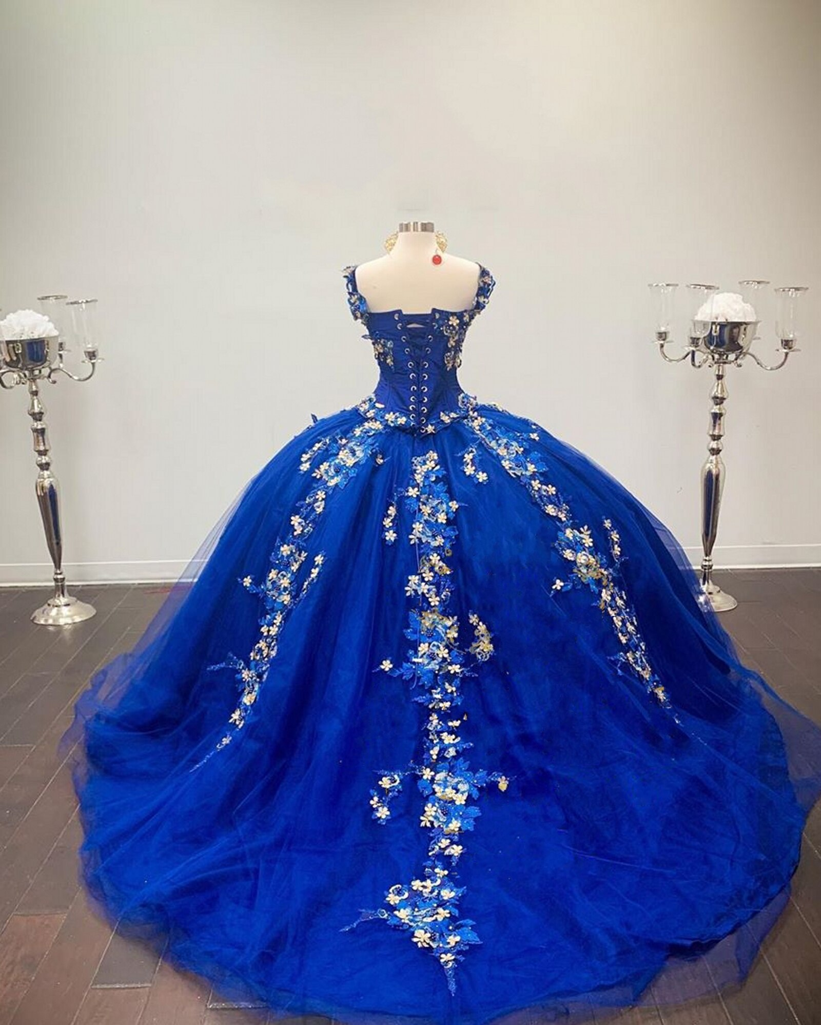 Royal Blue Ball Gown Quinceanera Dresses Off the Shoulder Beaded 3D FLowers Sweet 16 Dress Girls Party Gowns vestidos de quincea?era HZ1023