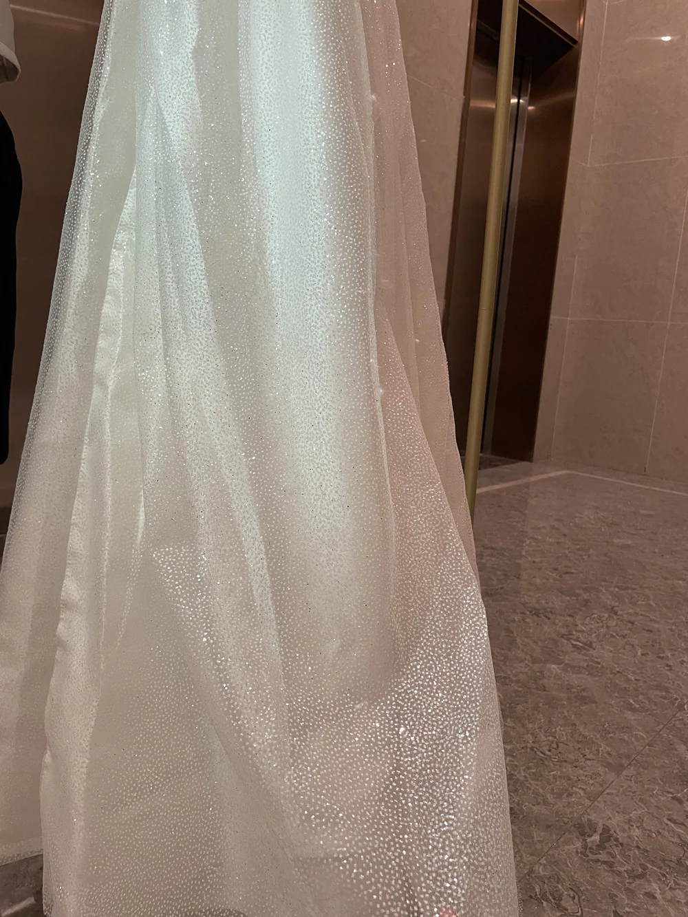 Sexy Puffy Sleeves Prom Dresses Glitter Ball Gown Party Dresses Tulle Sweep Train Prom Evening Dresses HZ1023