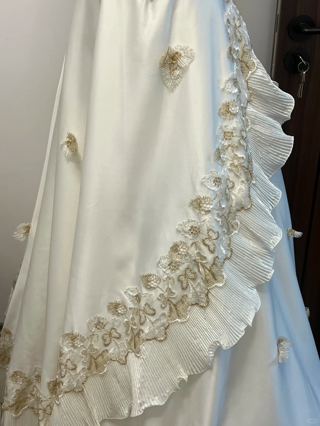 Vintage A Line Strapless Golden Appliques White Satin Long Prom Dress Party Dress HZ1023