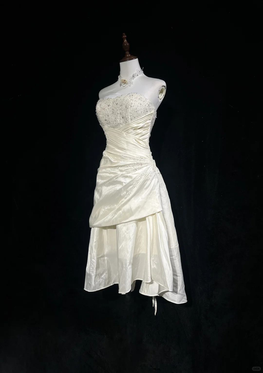 Vintage A Line Sweetheart Neck Beaded White Satin Short Homecoming Dress Cocktail Dress HZ1023