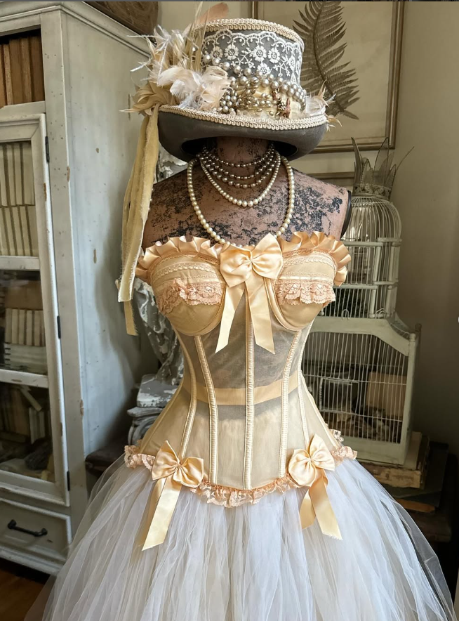 Lolita Ball Gown Strapless Lace Tulle Short Homecoming Dress with Bow HZ1023