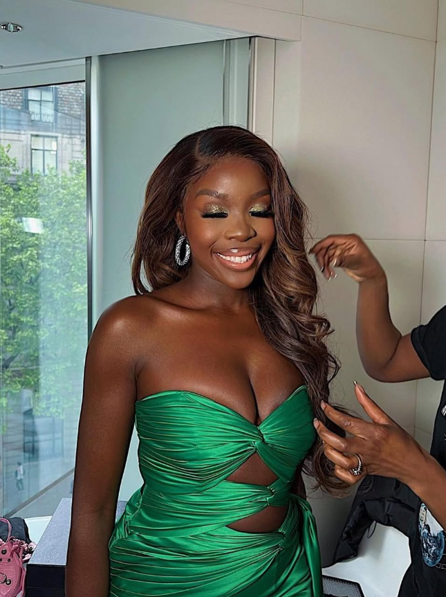 Sexy Sheath Sweetheart Neck Green Pleated Satin Short Homecoming Dress HZ1023
