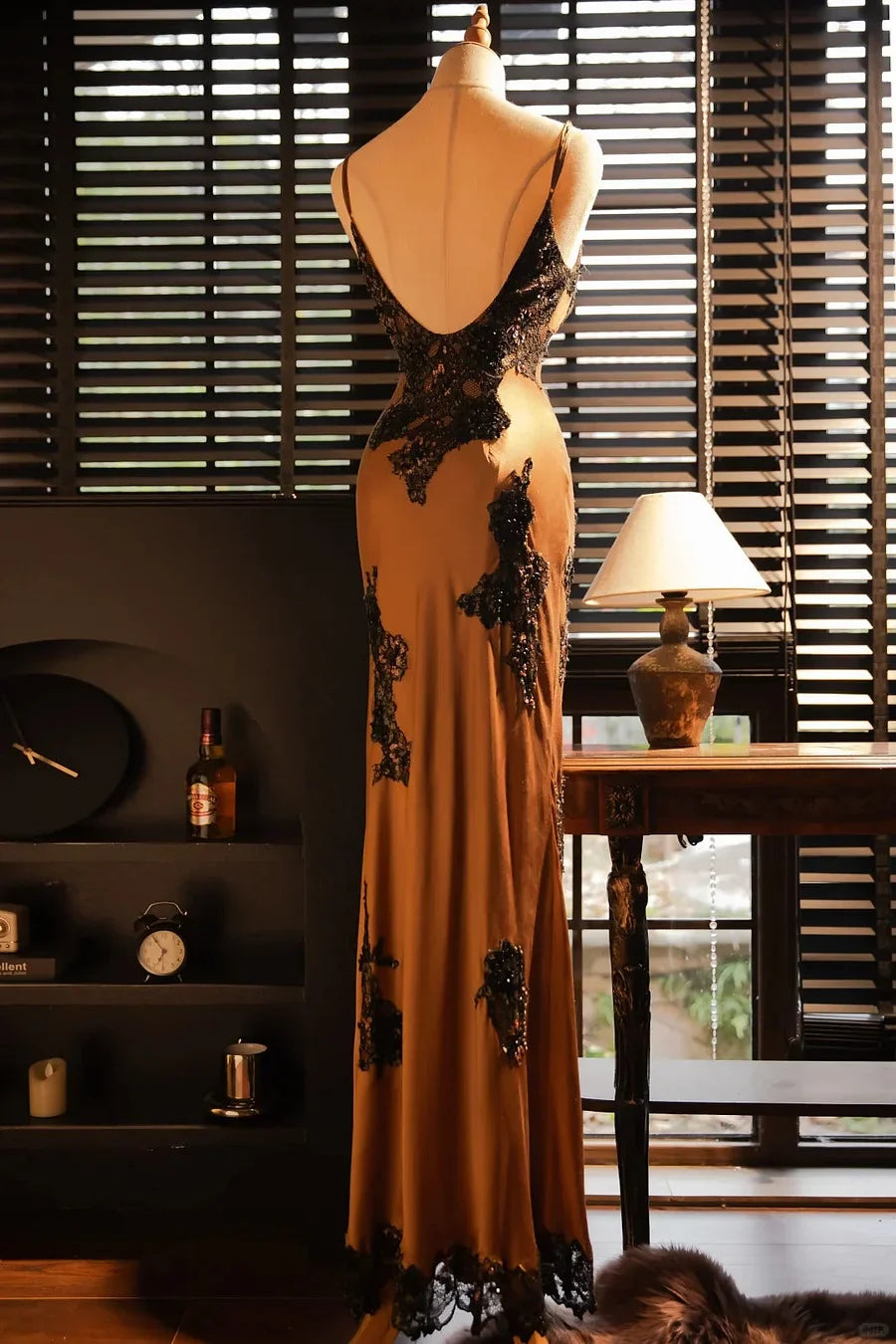 Sexy V Neck Lace Vintage Evening Dresses Sleeveless Long Party Gowns HZ1023